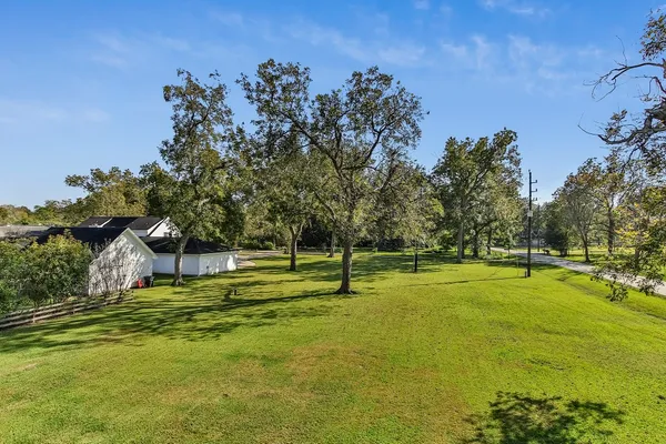 $3,550 | 5511 Greentree Drive, Sugar Land, TX 77479