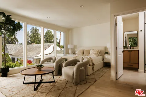$2,690,000 | 129 North Almont Drive, Los Angeles, CA 90048