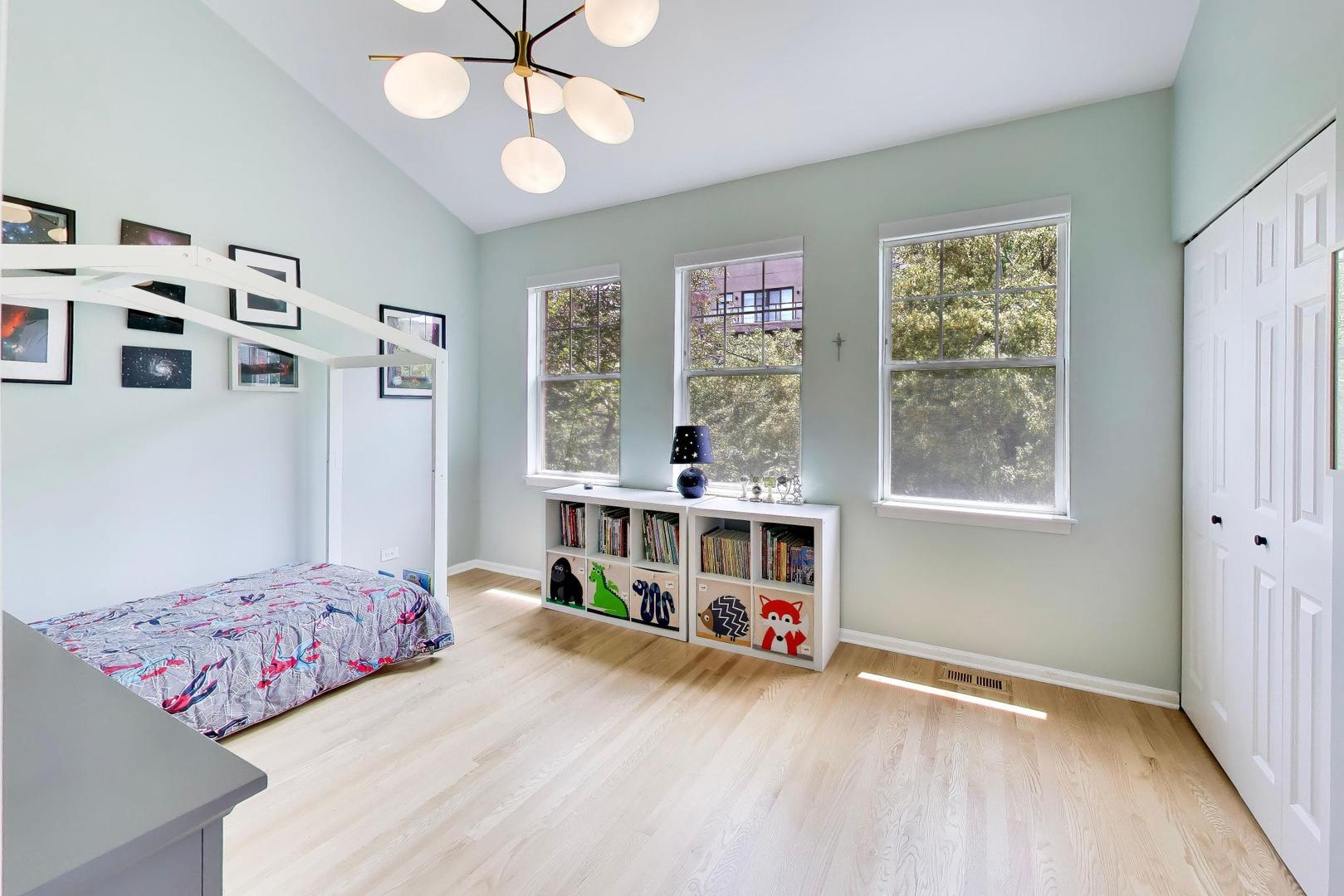 232 West Scott Street Chicago, IL 60610 - Photo 20 of 39 a bedroom with furniture and window