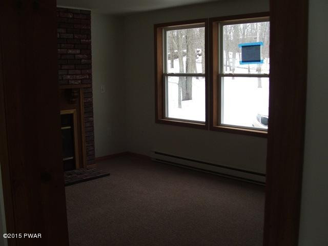 200 Deer Run Bushkill, PA 18324 - Photo 3 of 6 Gallery Image 3