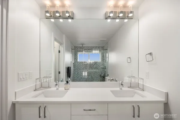 $4,700 | 4726 South Juneau Street, Seattle, WA 98118