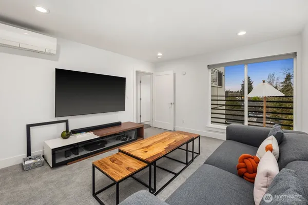 $4,700 | 4726 South Juneau Street, Seattle, WA 98118