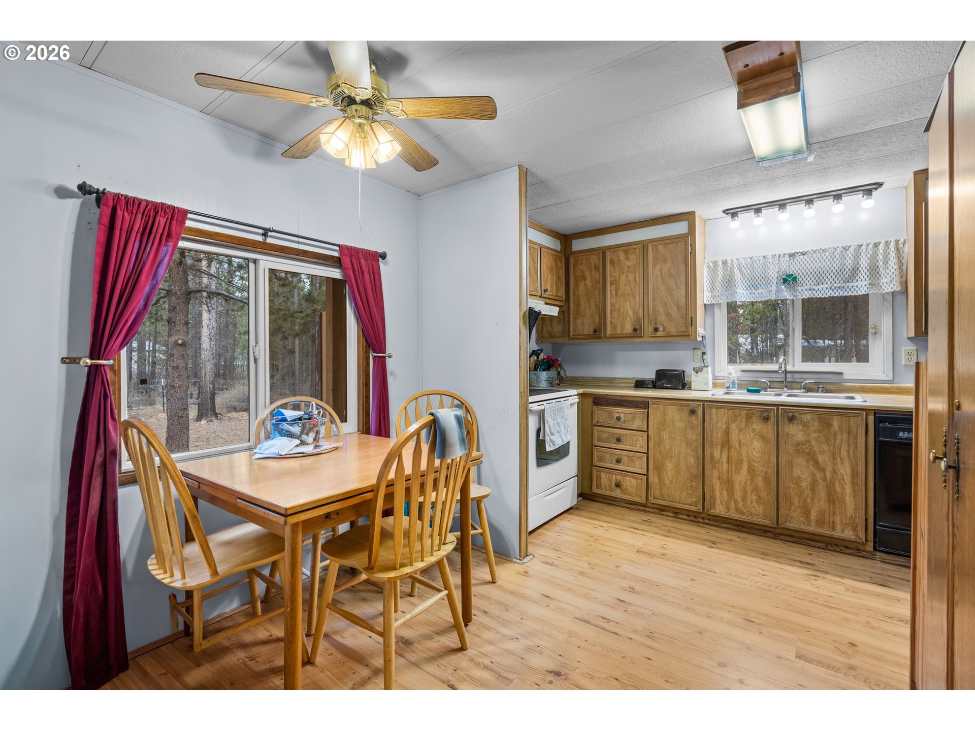 17114 Faun Lane La Pine, OR 97739 - Photo 10 of 28 a kitchen with a table and chairs
