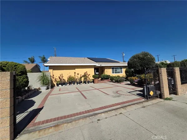 $1,100,000 | 11223 Stagg Street, Sun Valley, CA 91352
