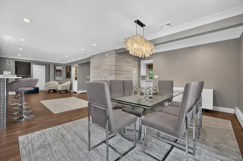 $2,350,000 | 12 Locust Lane, Roslyn Heights, NY 11577