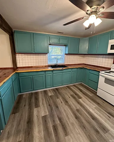 $190,000 | 131 Mcvay Street, Crane, IN 47522