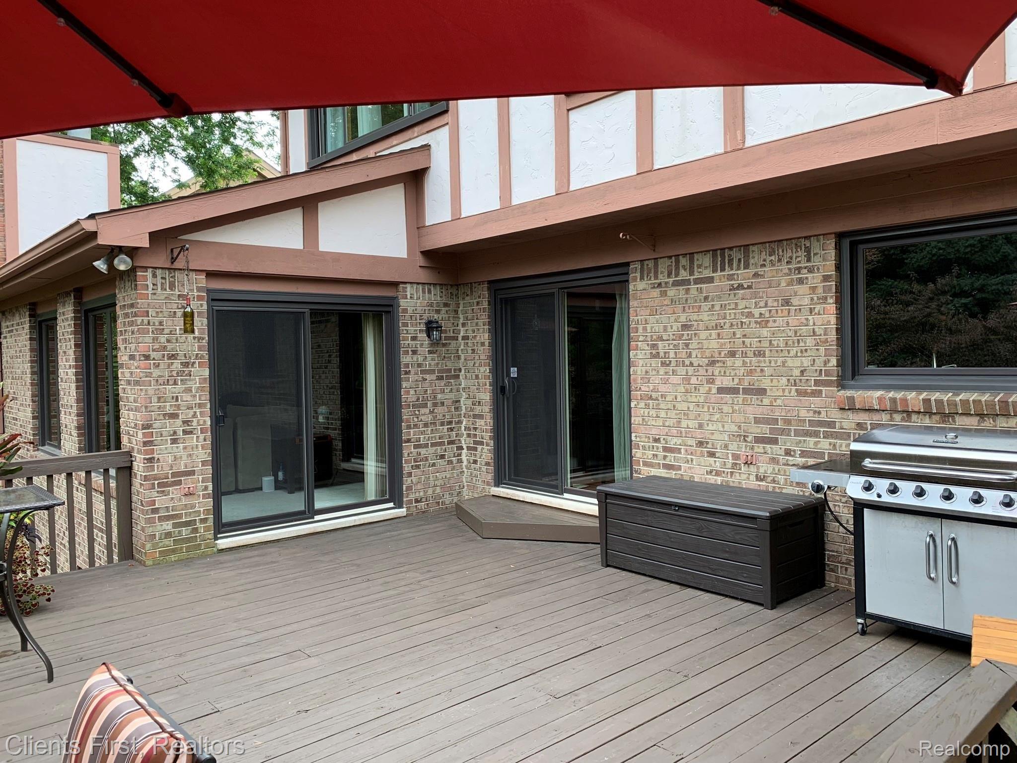 31231 Country Ridge Circle Farmington, MI 48331 - Photo 25 of 73 IMG_1709.JPEG