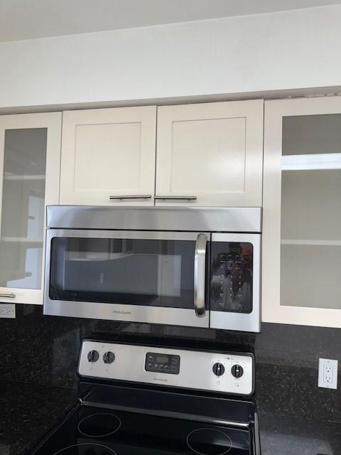 3500 Galt Ocean Drive, Unit 1408 Fort Lauderdale, FL 33308 - Photo 9 of 24 a stove top oven sitting inside of a kitchen