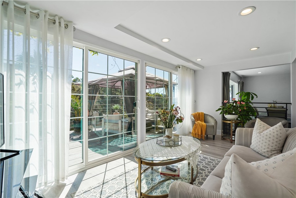 536 Cavanagh Road Glendale, CA 91207 - Photo 22 of 39 a living room with furniture and a large window