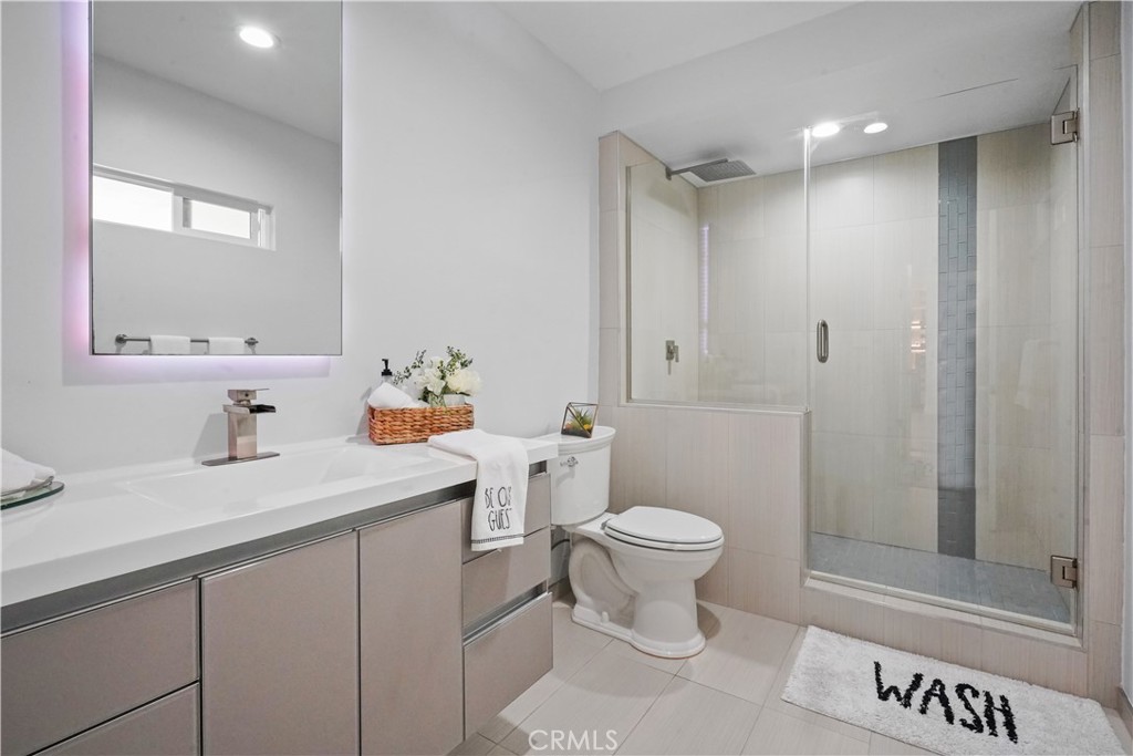 536 Cavanagh Road Glendale, CA 91207 - Photo 26 of 39 a bathroom with a sink a toilet and shower