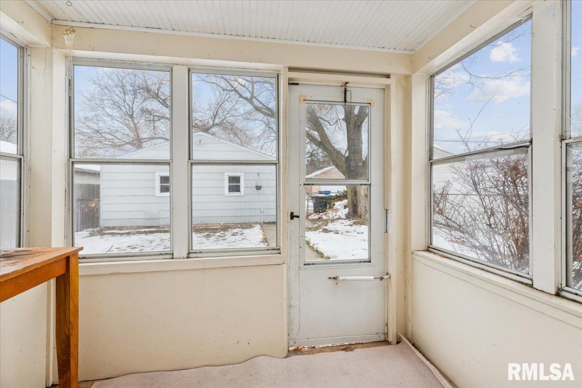 1820 33rd Street Moline, IL 61265 - Photo 22 of 25 a view of washer and dryer next to a window