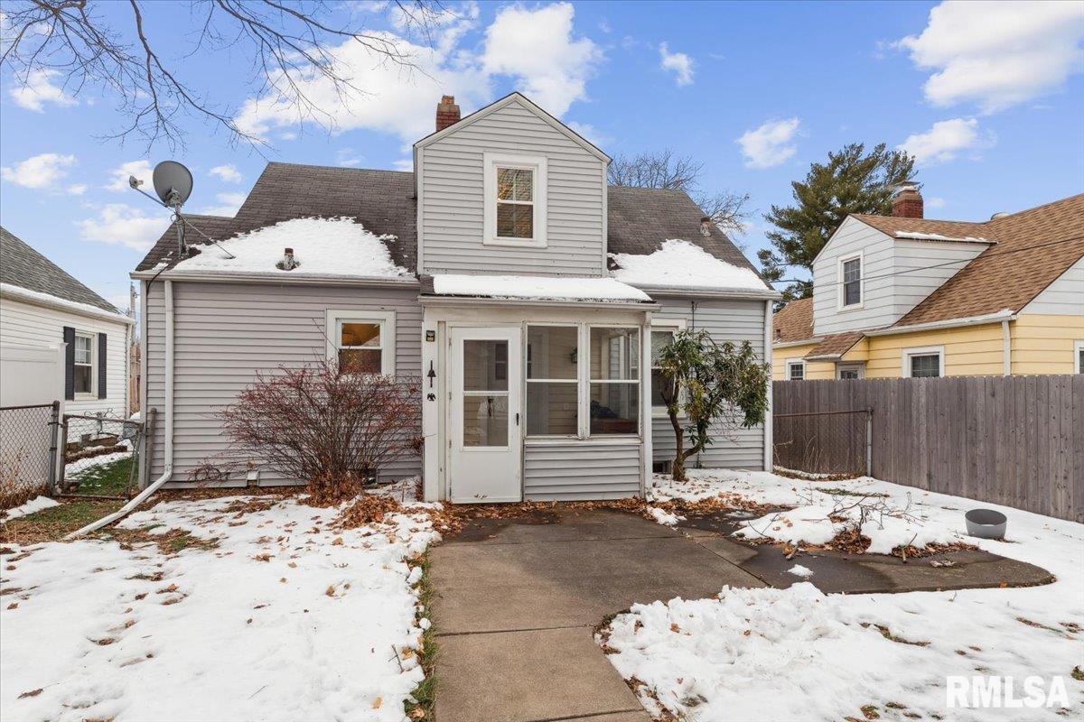 1820 33rd Street Moline, IL 61265 - Photo 23 of 25 a front view of a house
