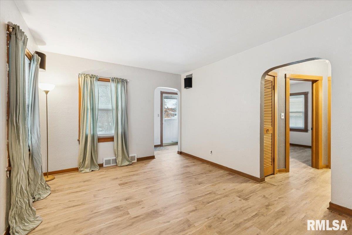 1820 33rd Street Moline, IL 61265 - Photo 3 of 25 an empty room with closet and mirror