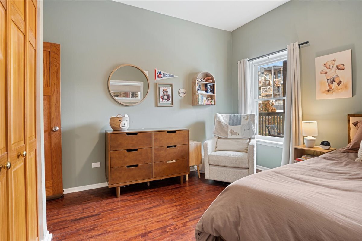 Undisclosed Address Chicago, IL 60613 - Photo 16 of 19 a bedroom with a baby bed and a dresser