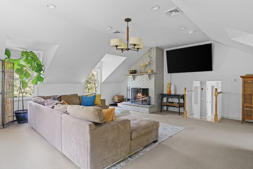 19 Meadowsweet Road West Newbury, MA 01985 - Photo 10 of 40