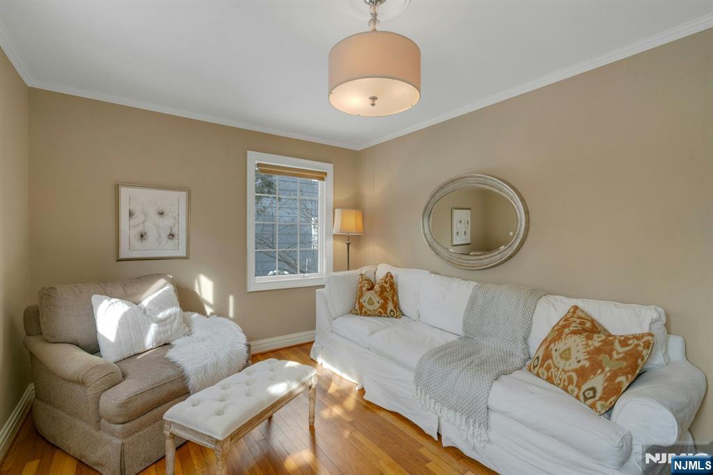 724 West Saddle River Road Ho-Ho-Kus, NJ 07423 - Photo 8 of 26