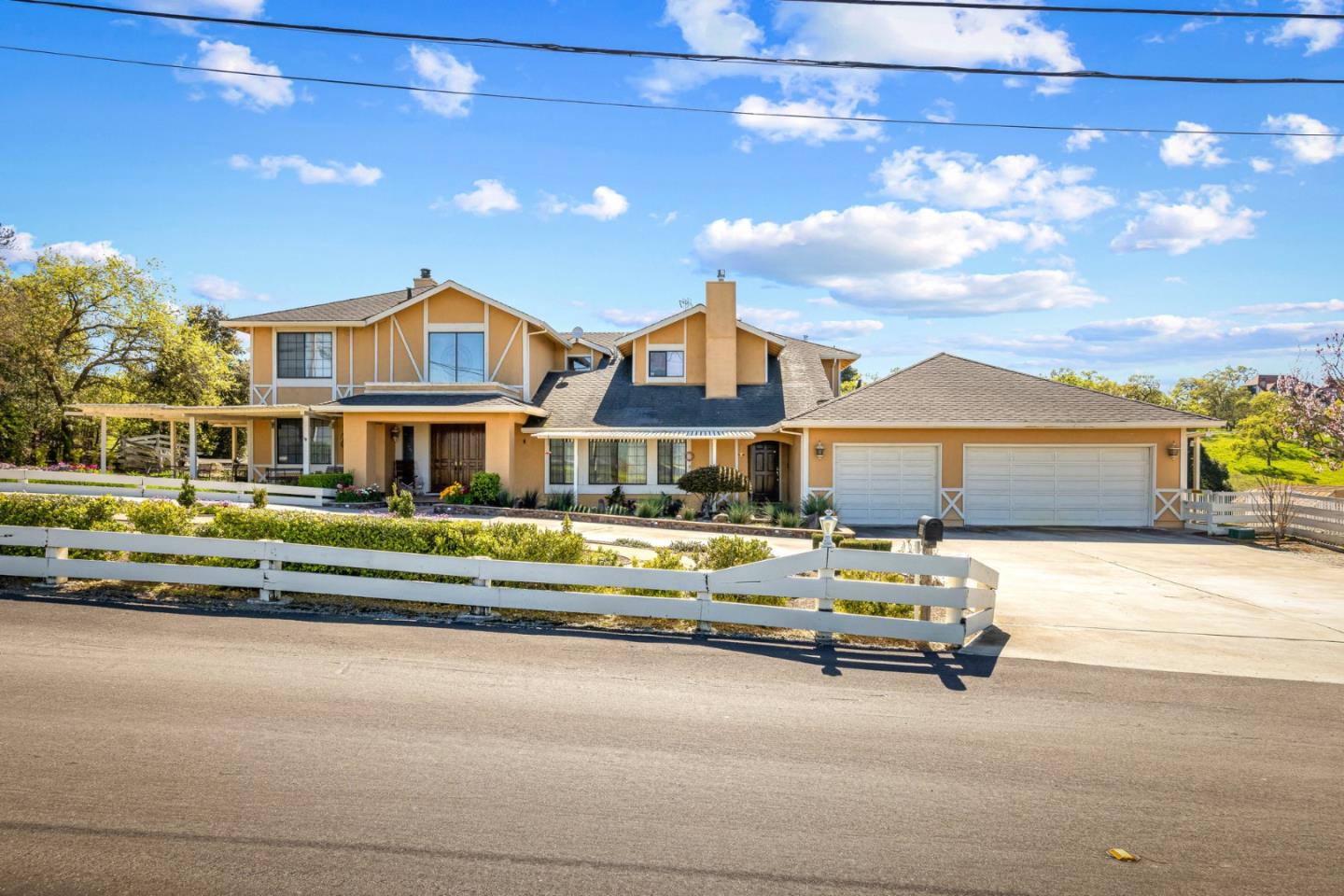 860 West San Martin Ave  