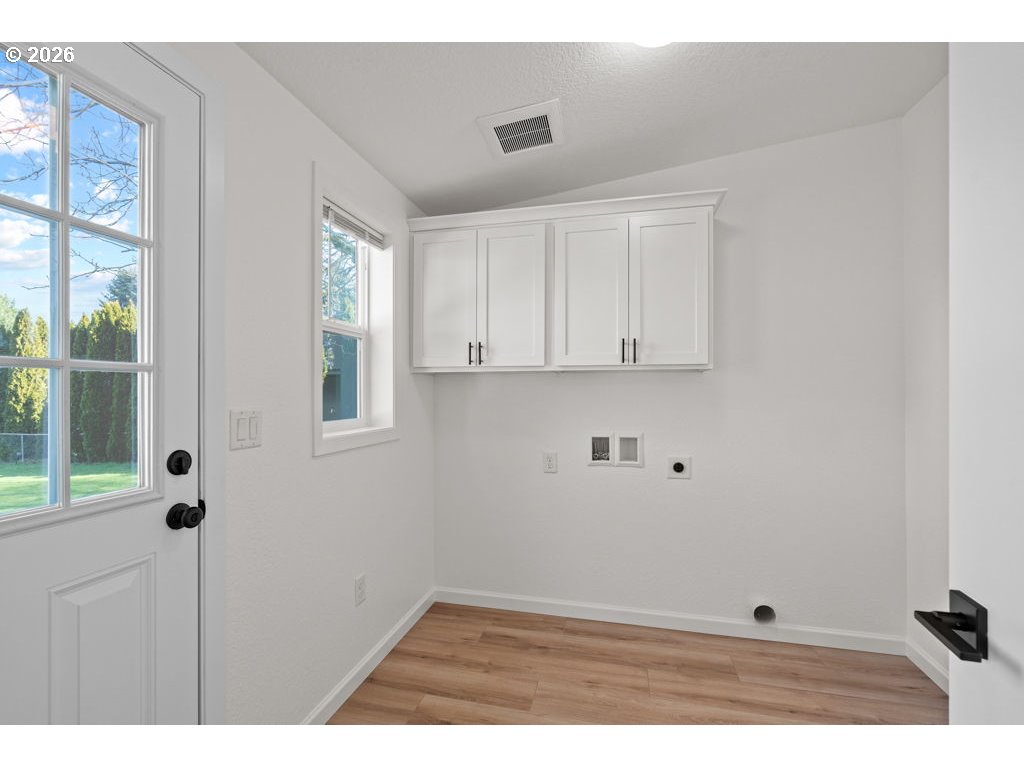 11201 Northwest 3rd Avenue Vancouver, WA 98685 - Photo 12 of 21 a view of an empty room with a window