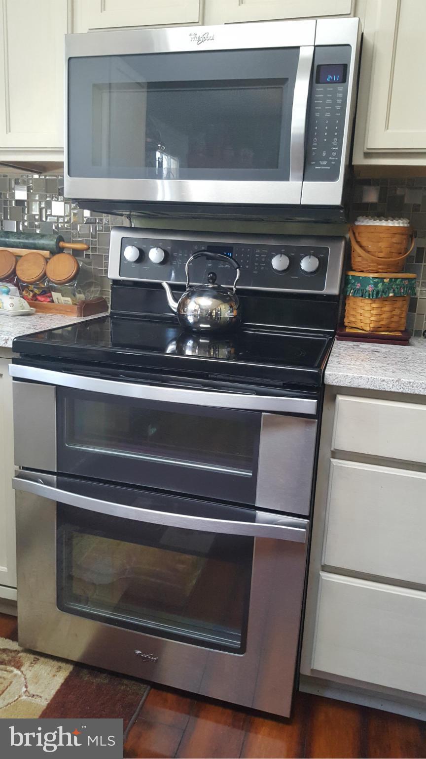 646 San Gabriel Road Lusby, MD 20657 - Photo 10 of 22 Double Oven