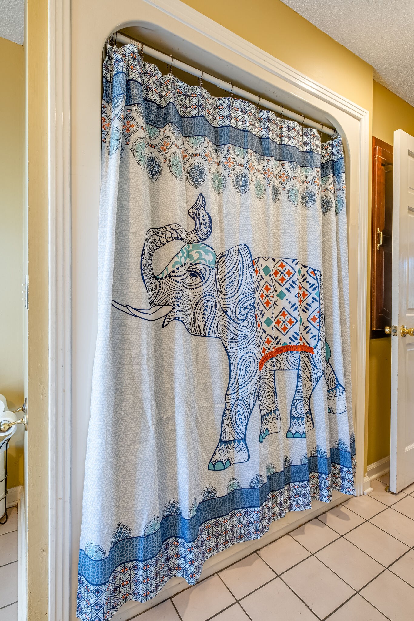 5025 Hickory Ridge Road Lebanon, TN 37087 - Photo 31 of 52 a bathroom with a bathtub and shower