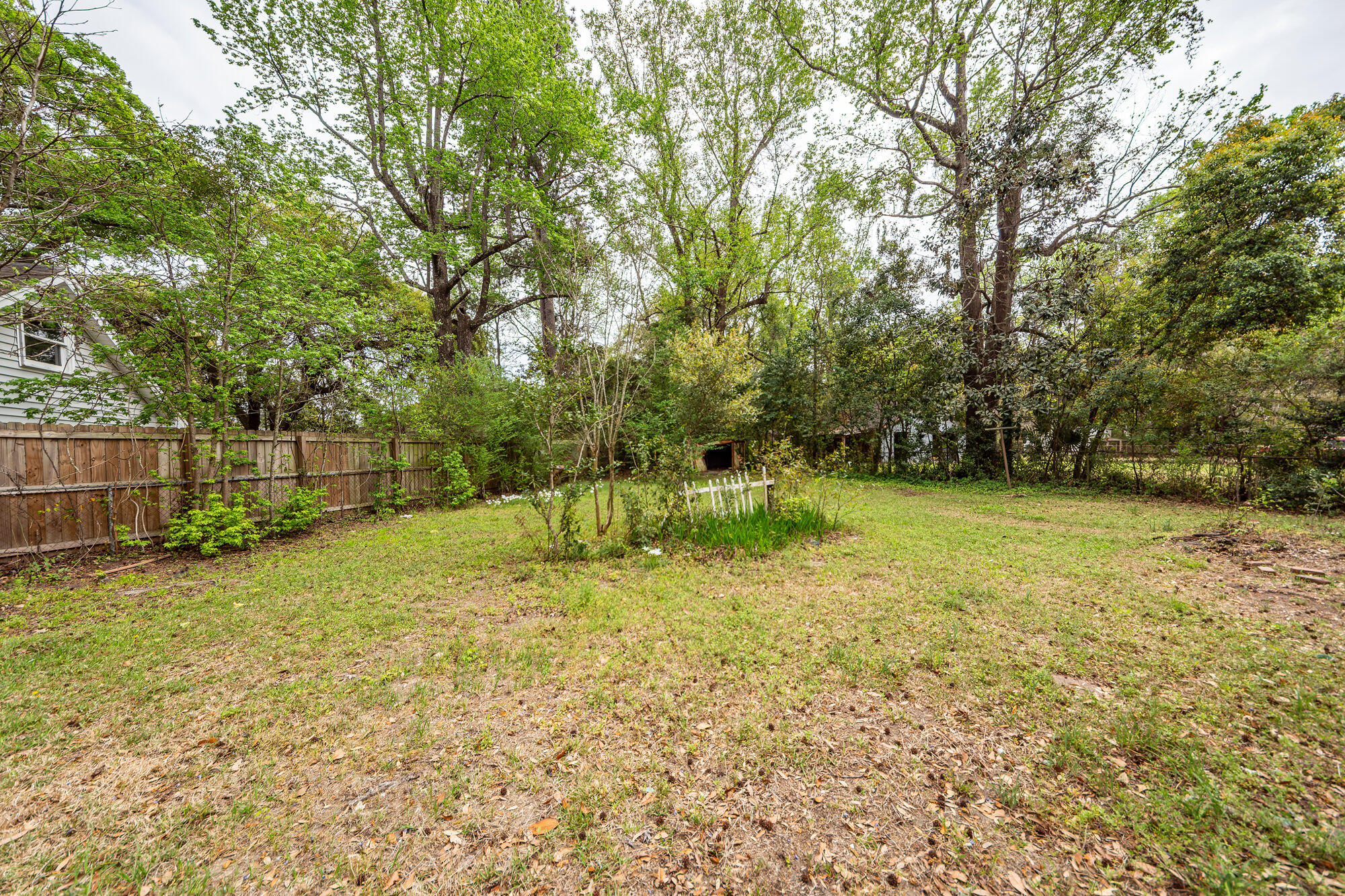 1103 Hawthorne Road Hanahan, SC 29410 - Photo 11 of 16 032526 125