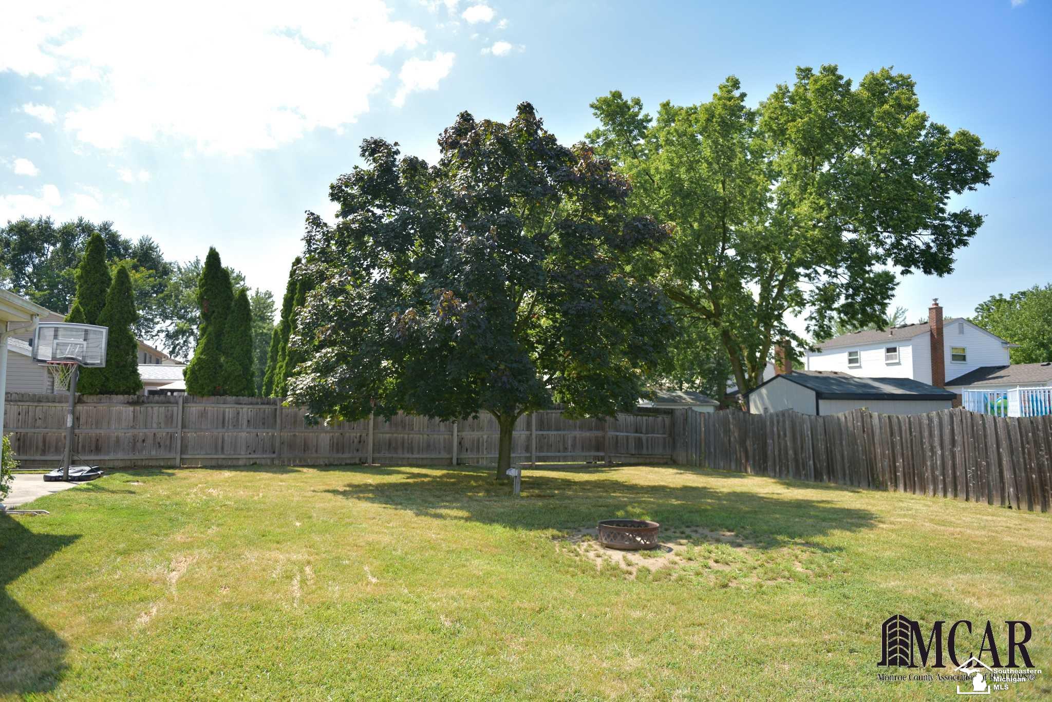 22114 Derby Road Woodhaven, MI 48183 - Photo 23 of 27