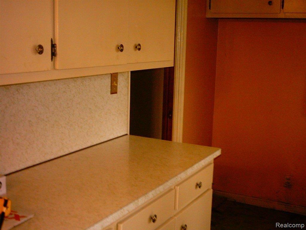8441 Menge Street Center Line, MI 48015 - Photo 5 of 12 IMAG2428.JPG