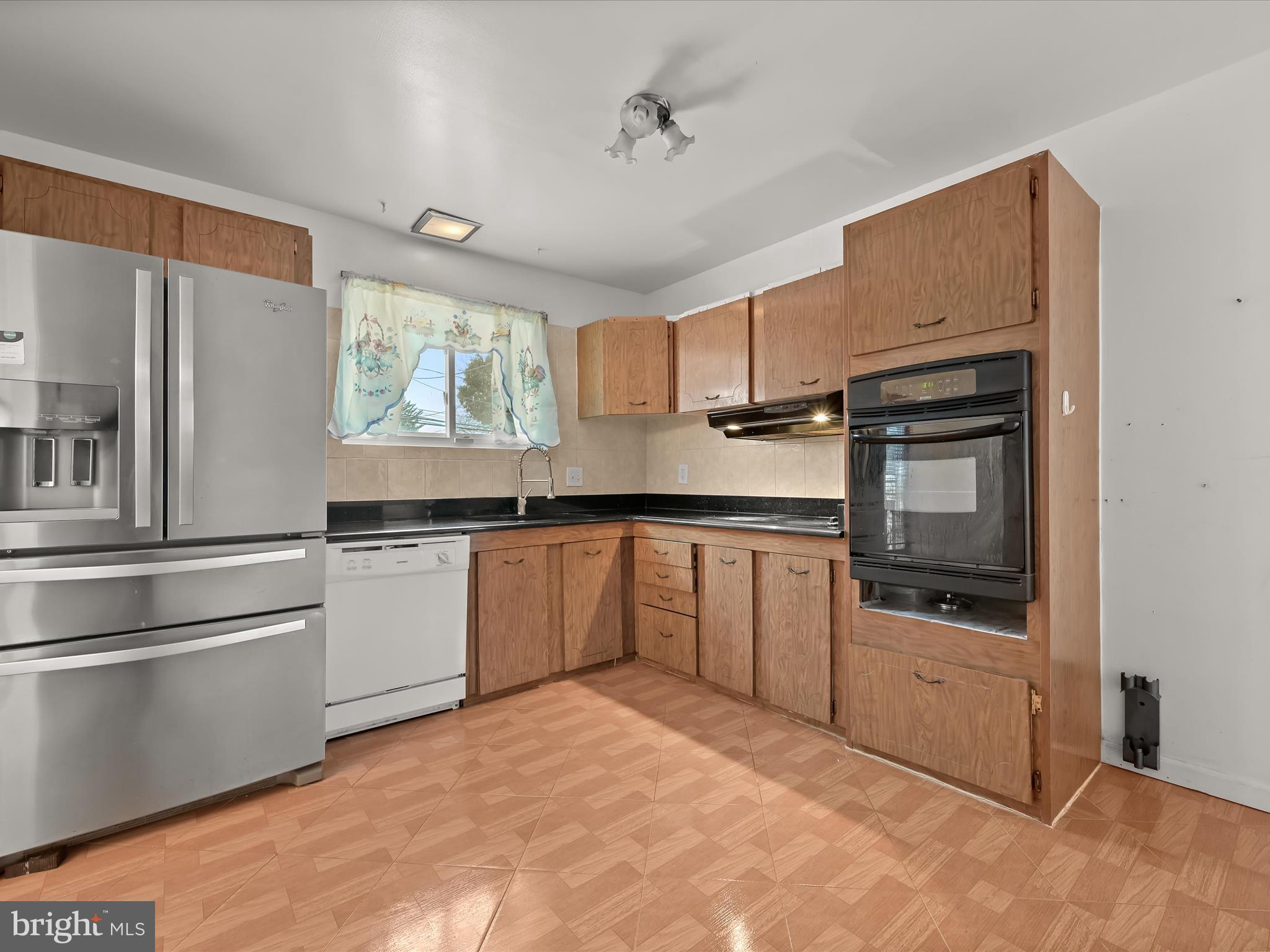 8537 Lucerne Road Randallstown, MD 21133 - Photo 3 of 49 Spacious kitchen with breakfast nook