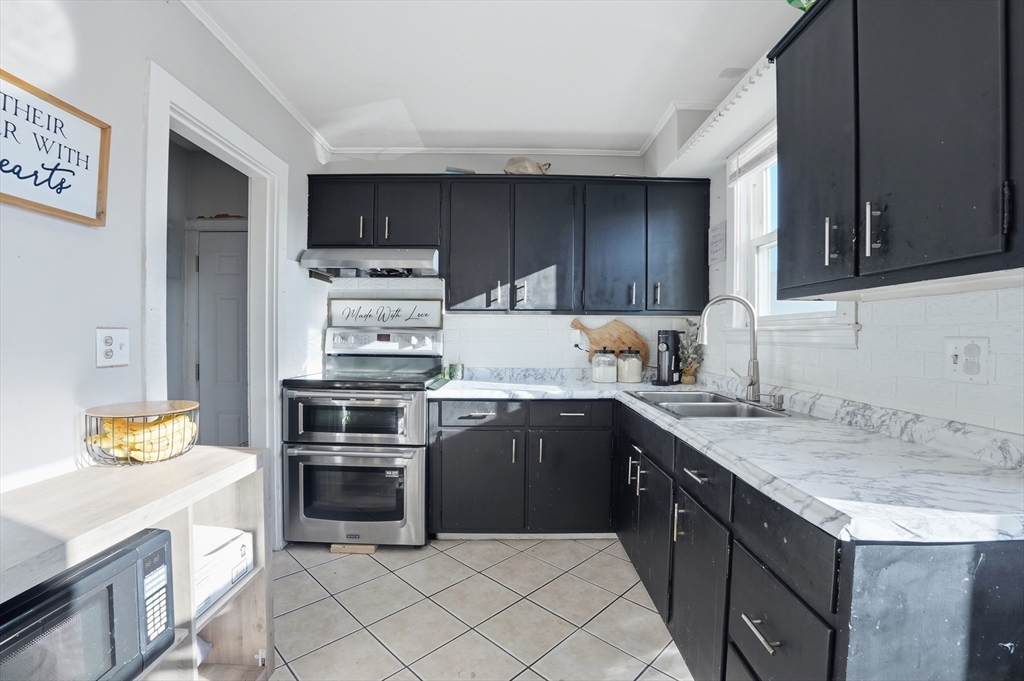 899 Ridge Street New Bedford, MA 02740 - Photo 11 of 30