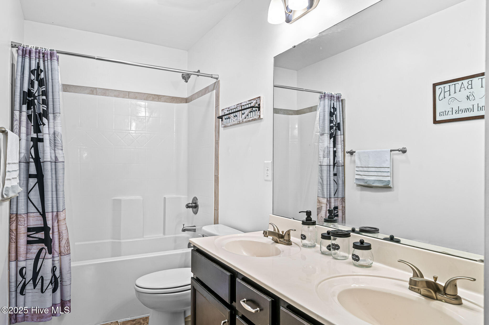 47 Thomas Lane Hampstead, NC 28443 - Photo 20 of 30 Second Bathroom Upstairs