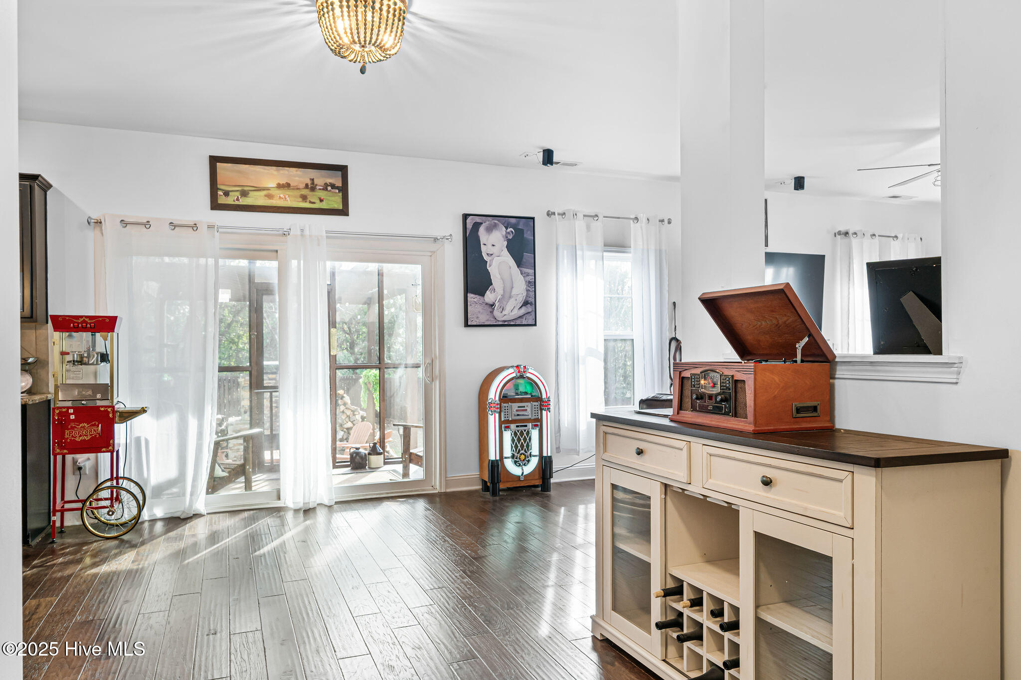 47 Thomas Lane Hampstead, NC 28443 - Photo 3 of 30 Hallway
