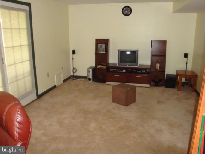 8000 Reed Court Frederick, MD 21701 - Photo 4 of 27 Family Room