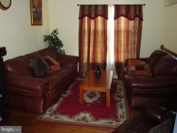8000 Reed Court Frederick, MD 21701 - Photo 10 of 27 Living Room