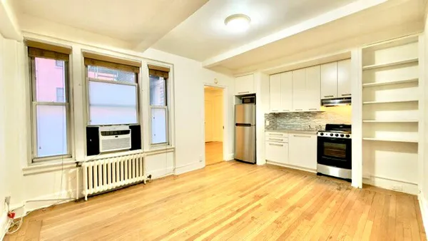 $3,395 | 325 West 45th Street, Unit 309 | Hell's Kitchen