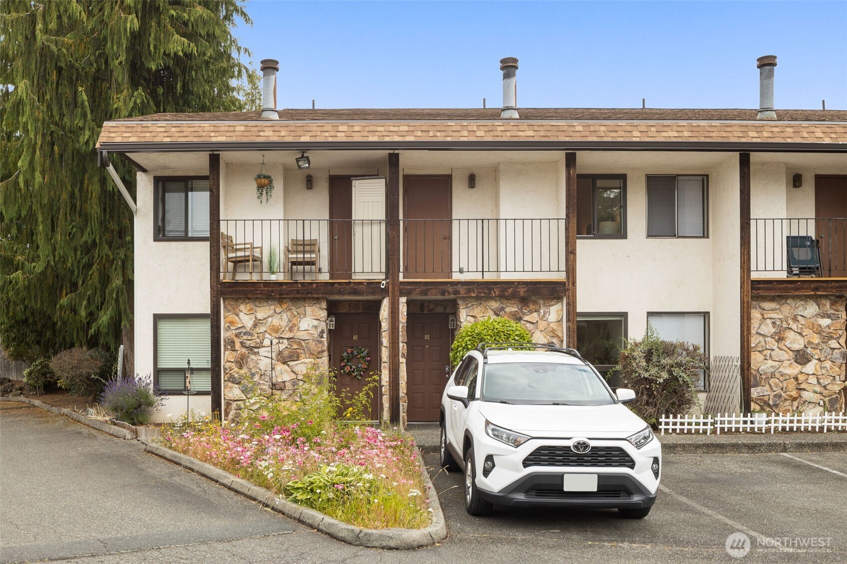7812 196th Street Southwest, Unit B2 Edmonds, WA 98026 - Photo 2 of 24 Gallery Image 2