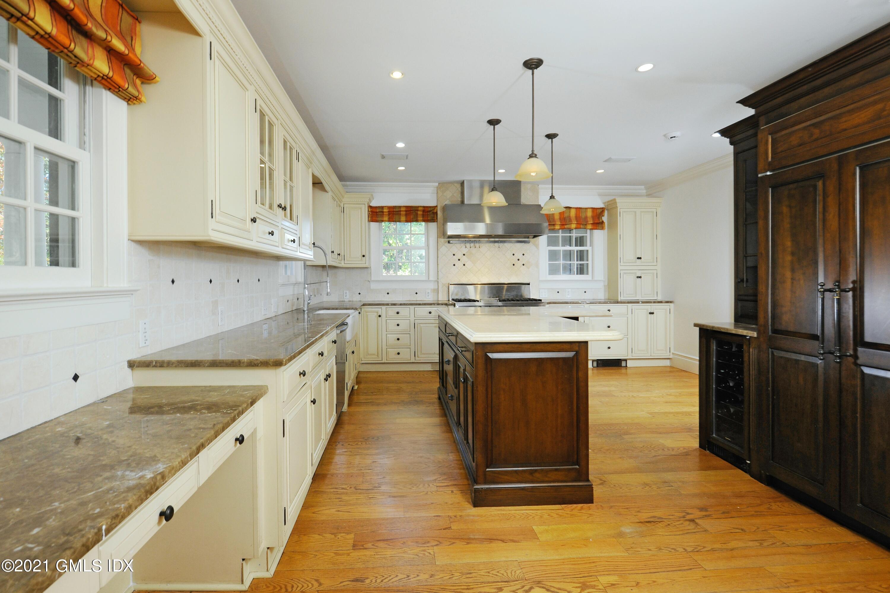 29 Stanwich Road Greenwich, CT 06830 - Photo 17 of 34 Kitch3