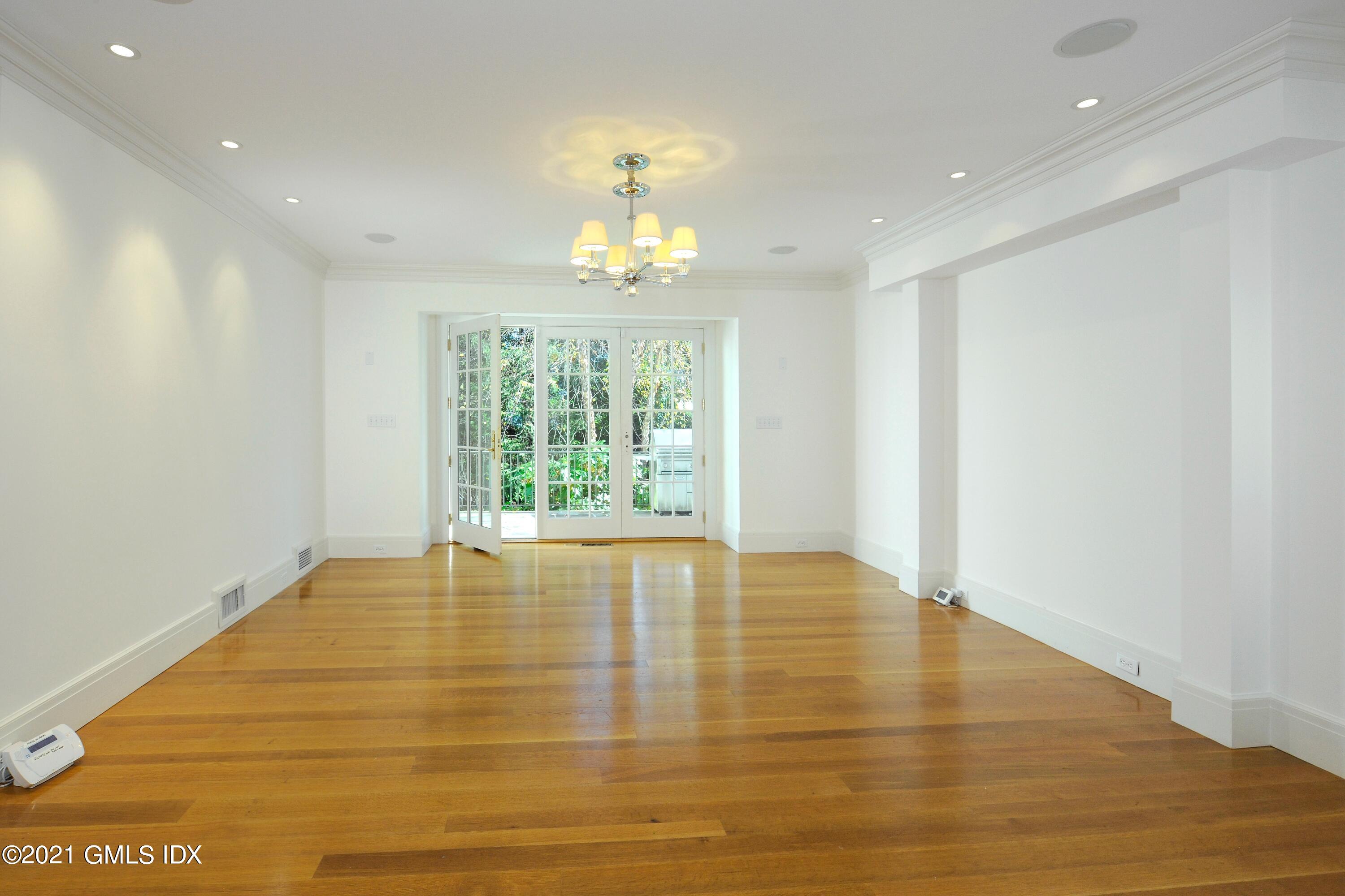 29 Stanwich Road Greenwich, CT 06830 - Photo 18 of 34 FamilyRoom off kitchen