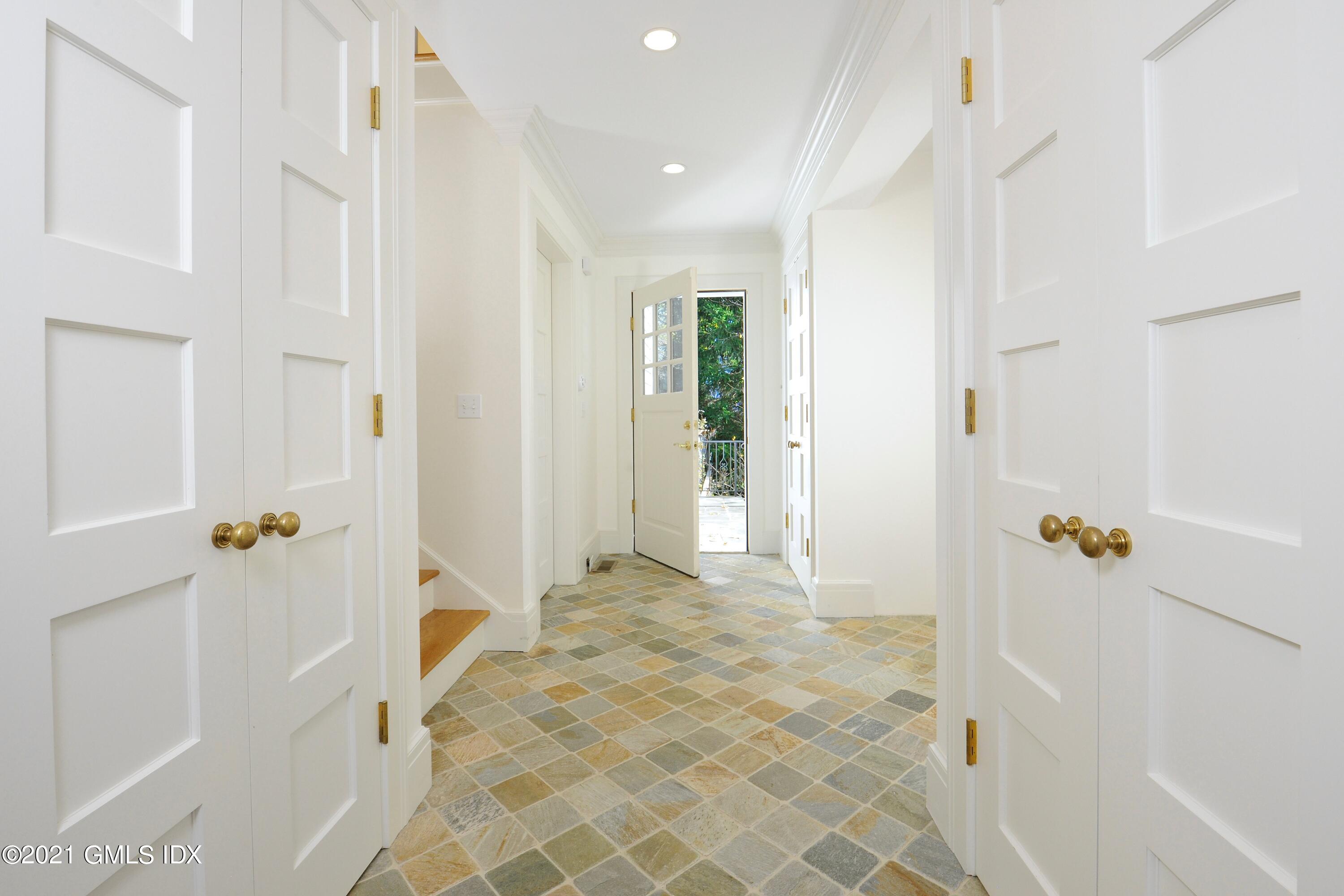 29 Stanwich Road Greenwich, CT 06830 - Photo 19 of 34 MudRm