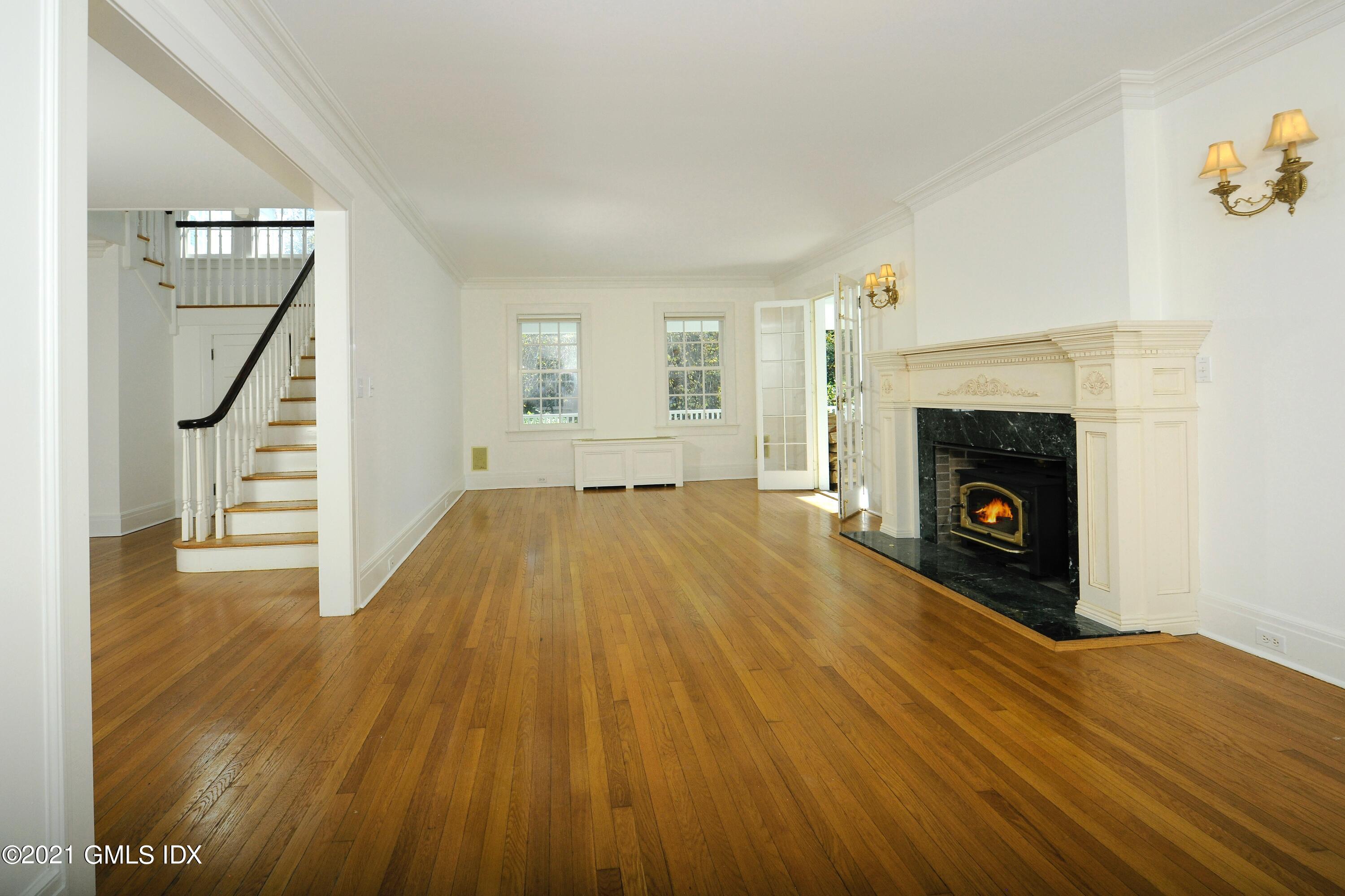 29 Stanwich Road Greenwich, CT 06830 - Photo 9 of 34 LvgRm1