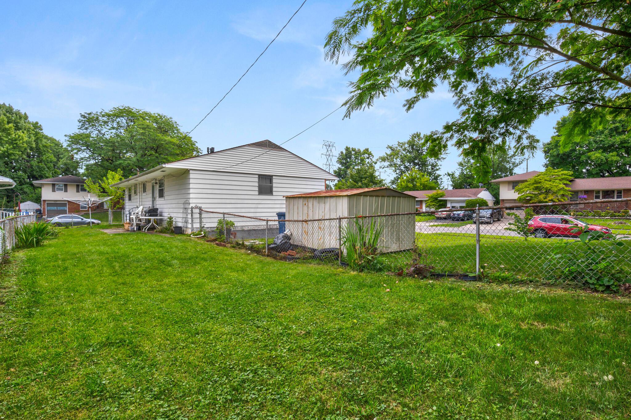 1502 Norma Road Columbus, OH 43229 - Photo 13 of 14 Fenced Yard