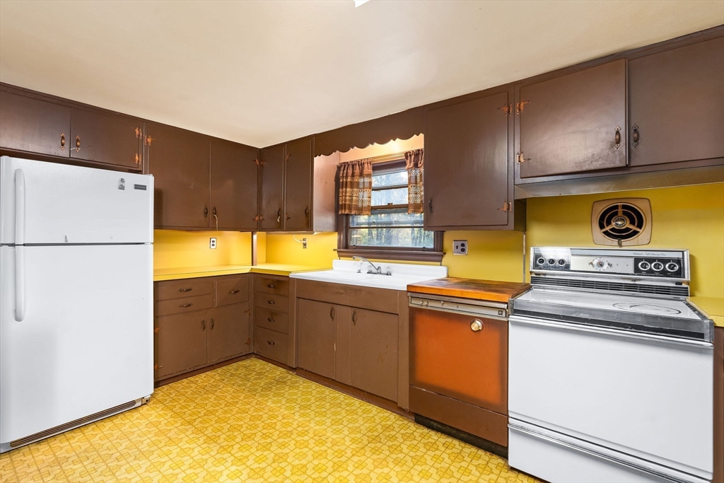 104 Page Road Bedford, MA 01730 - Photo 3 of 29 Gallery Image 3
