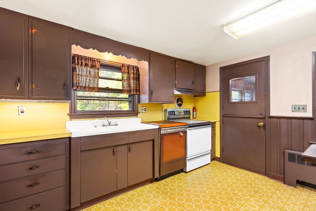 104 Page Road Bedford, MA 01730 - Photo 4 of 29 Gallery Image 4