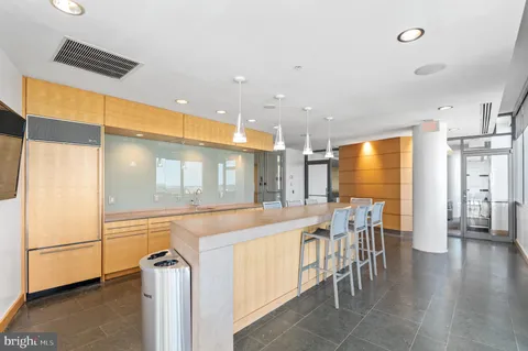 $530,000 | 2001 15th Street North, Unit 805, Arlington, VA 22201