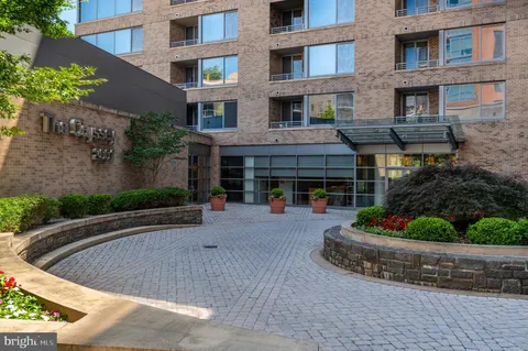 $530,000 | 2001 15th Street North, Unit 805, Arlington, VA 22201