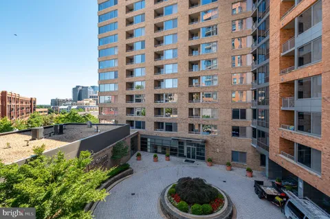 $530,000 | 2001 15th Street North, Unit 805, Arlington, VA 22201