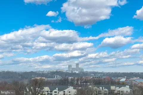 $530,000 | 2001 15th Street North, Unit 805, Arlington, VA 22201