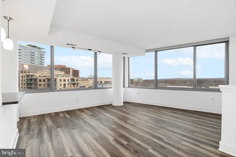 $530,000 | 2001 15th Street North, Unit 805, Arlington, VA 22201