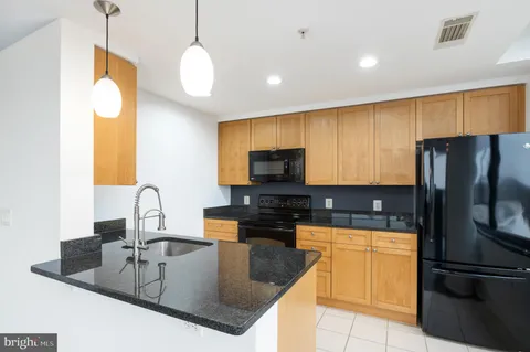 $530,000 | 2001 15th Street North, Unit 805, Arlington, VA 22201