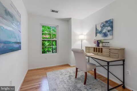 $375,000 | 2050 North Calvert Street, Unit 104, Arlington, VA 22201