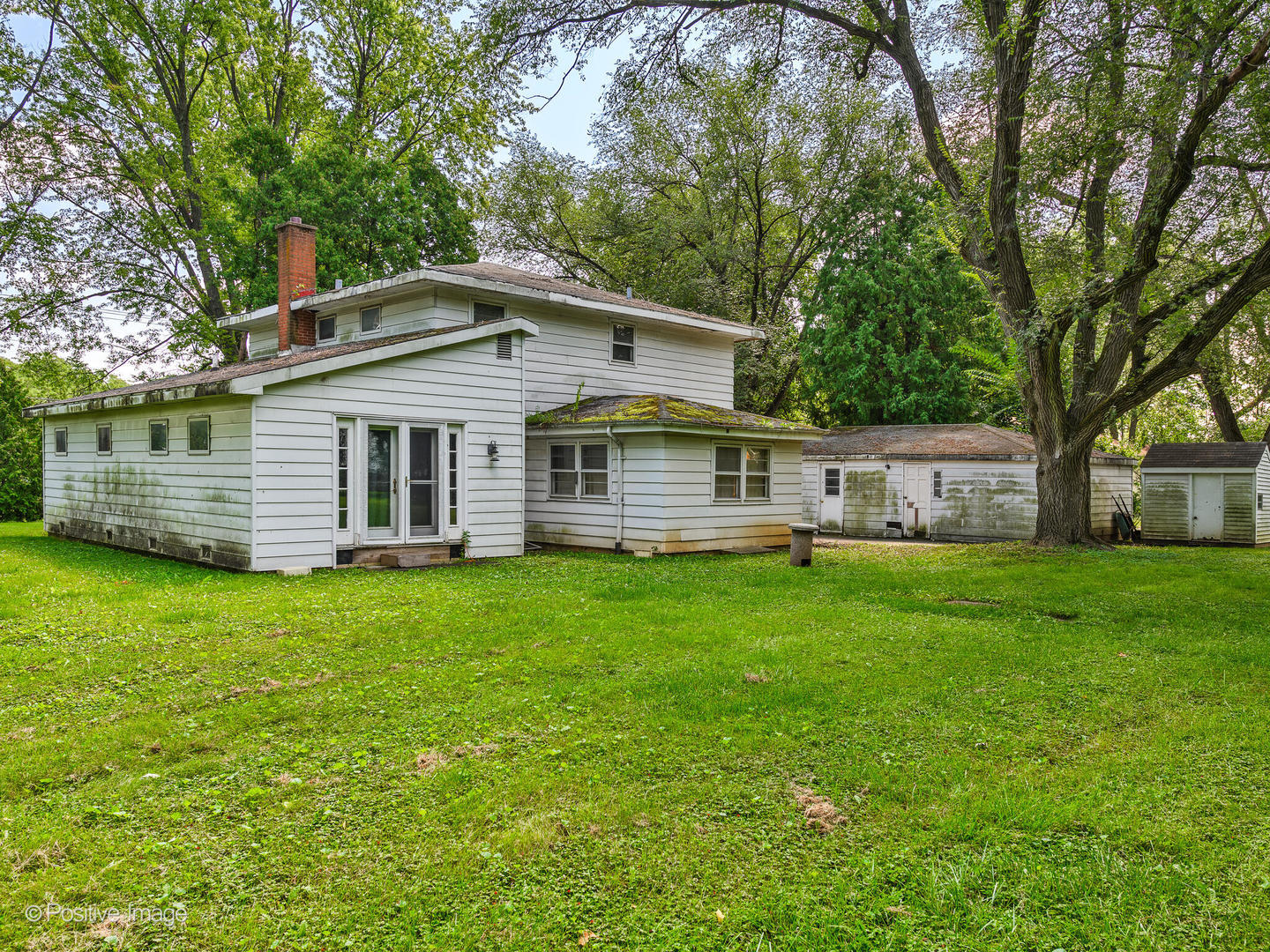 5107 North Arlington Heights Road Long Grove, IL 60047 - Photo 4 of 21 a front view of a house with a garden
